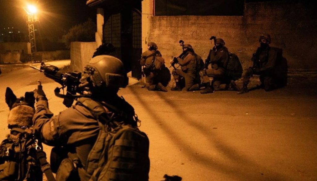 חשודים-בטרור-חמושים-יורים-לעבר-כוחות-הביטחון…